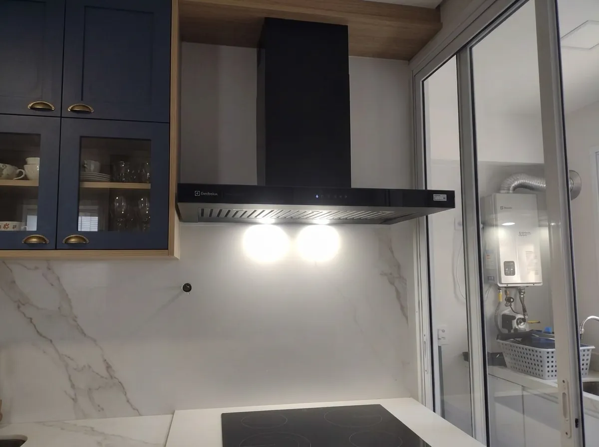 Instalação profissional de coifa residencial